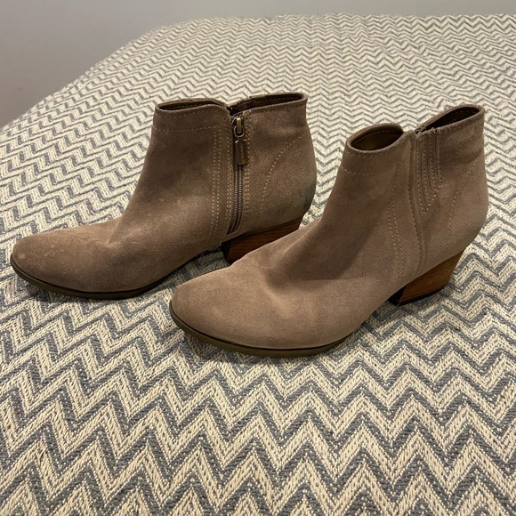 Blondo Waterproof Suede Ankle Booties – Taupe – Size 9.5M - Picture 3 of 9